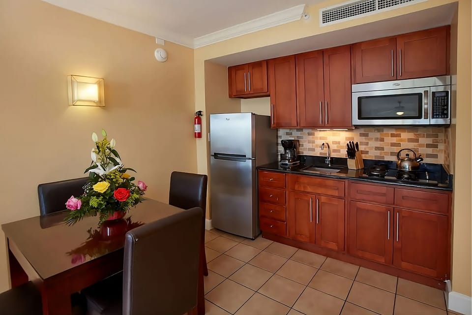 Cook with ease in the well-equipped kitchen with full fridge.