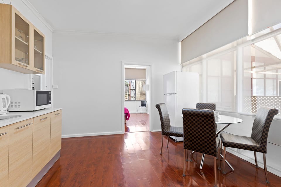 Two Bedroom Apartment with Kitchenette - Guest Accommodation 