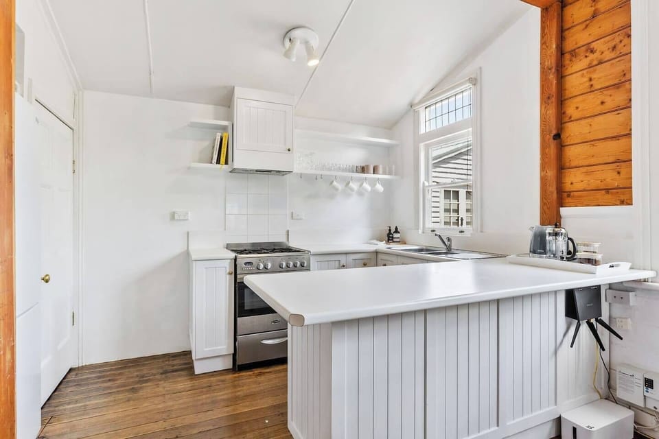 The sleek, open-plan design makes meal preparation a breeze, offering everything you need for your culinary adventures.