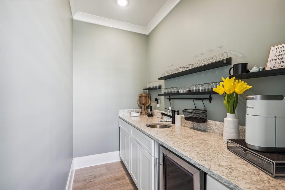 Prepare your favorite cocktail and then head out to the private balcony.