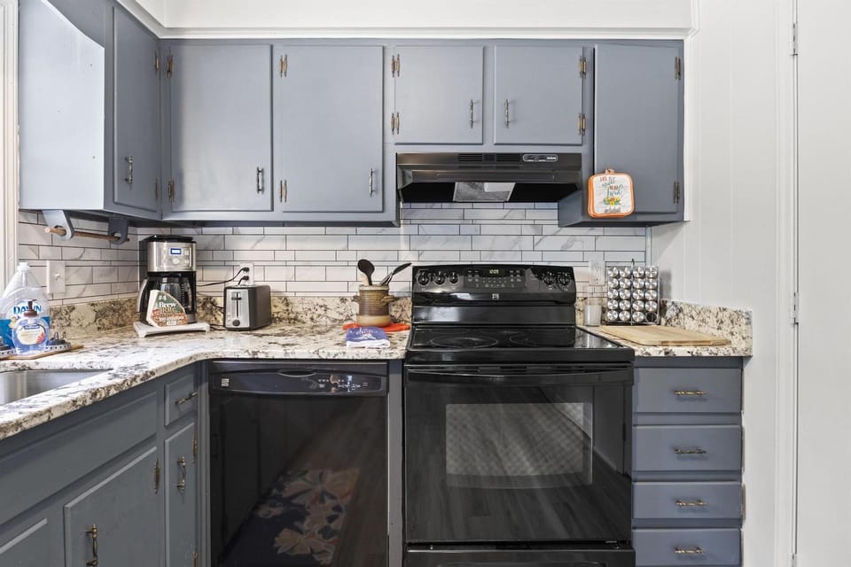 granite countertops, updated appliances and everything you need to chef it up!