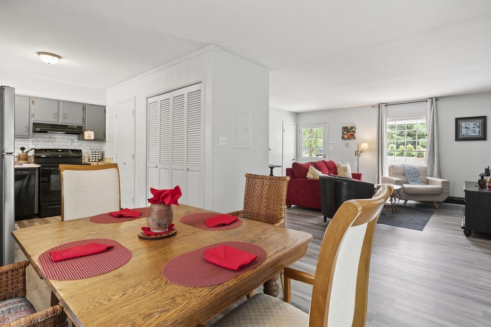 dining table with seating for 4