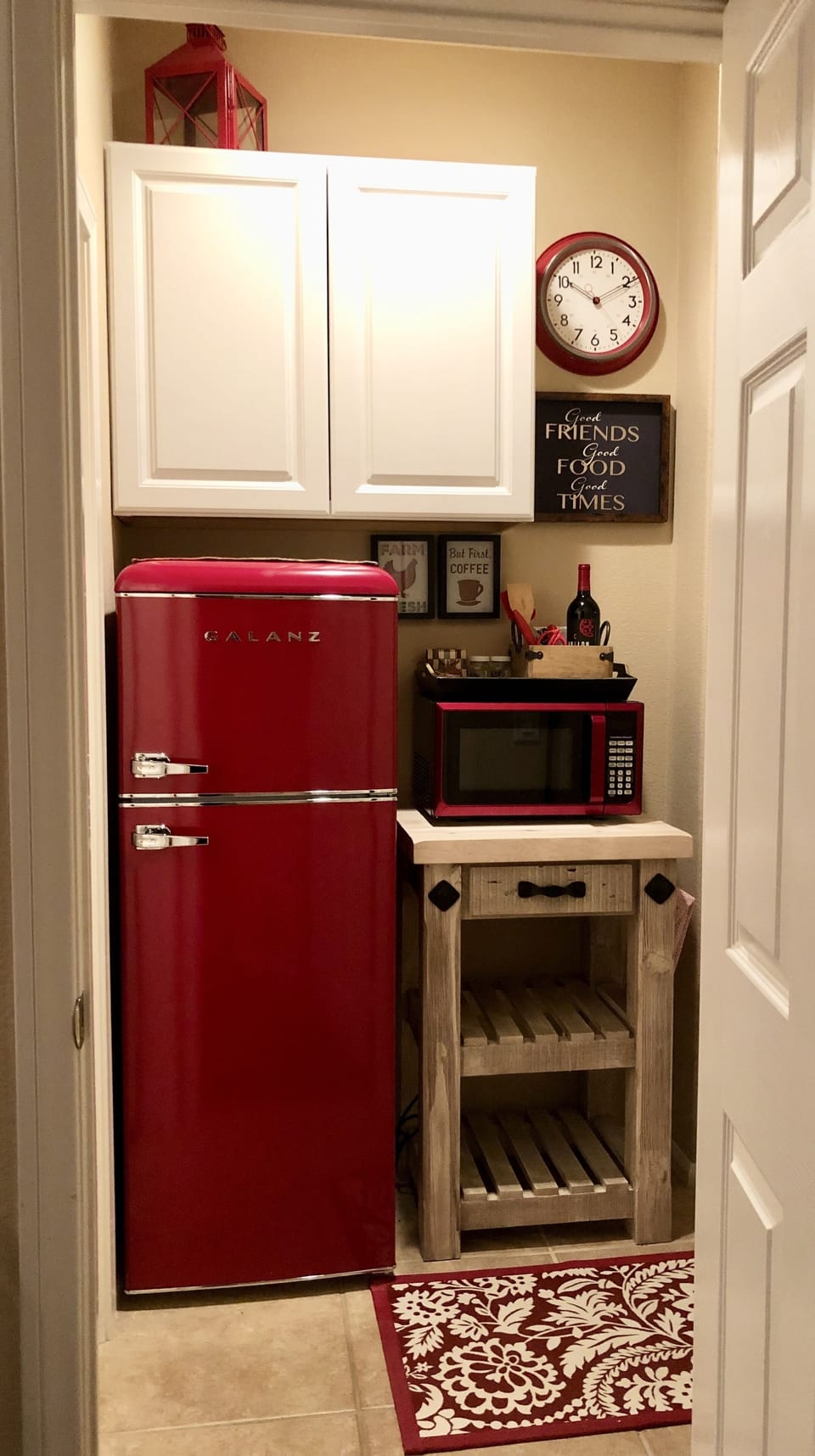 Waterfall suite has its own cute retro fridge/freezer/kitchenette, coffee maker 