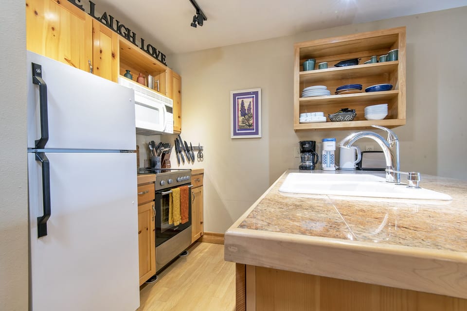 Fully equipped kitchen with Granite counters