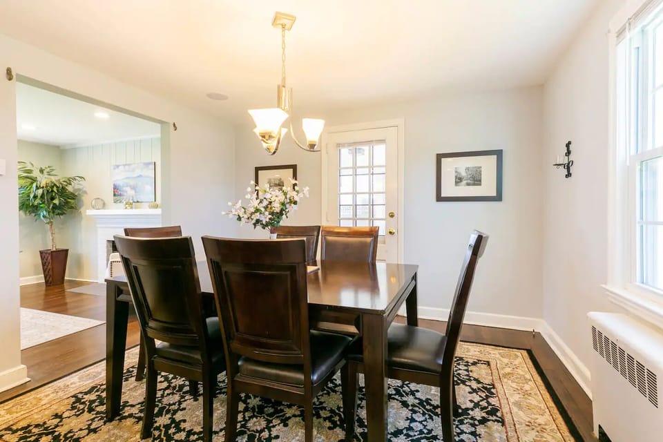 Alternate Dining Room view.