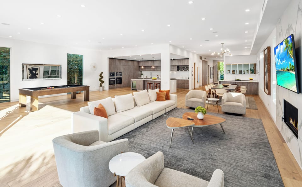 Comfy seating for large groups. Ideal for family holidays and company retreats