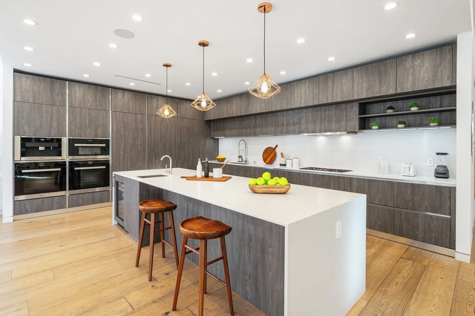 Fully Equipped Kitchen, Oven, Coffee Maker, Freezer, Ice Maker, Microwave