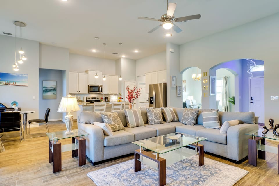 Living Room 1 | Smart TV w/ Cable | WiFi | Central A/C