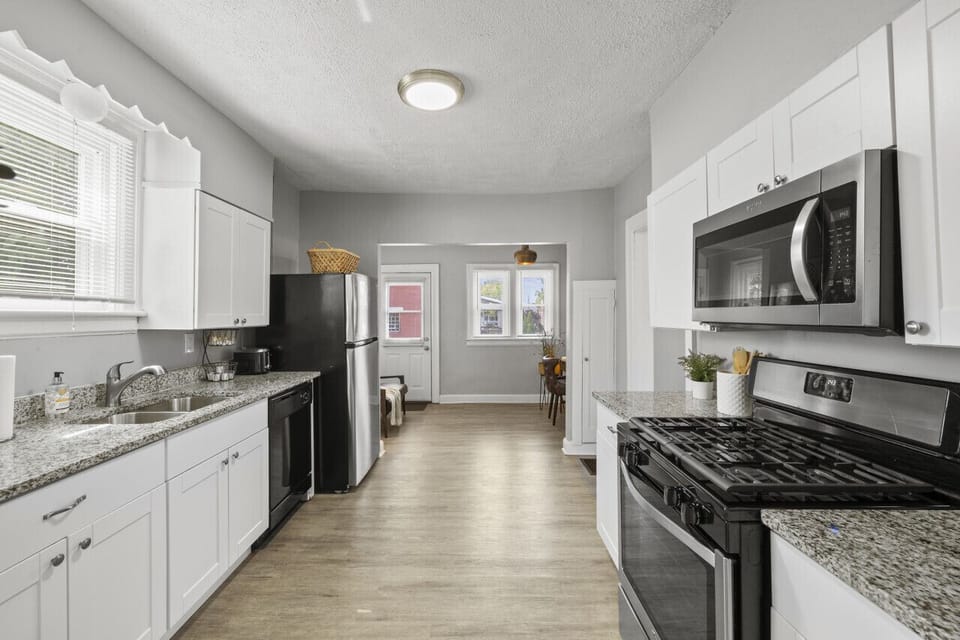 Plenty of counter space and top-of-the-line appliances. Enjoy! 🍽️