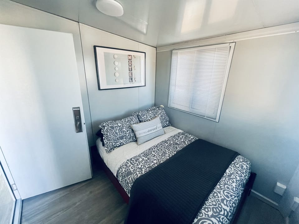 Full Bedroom