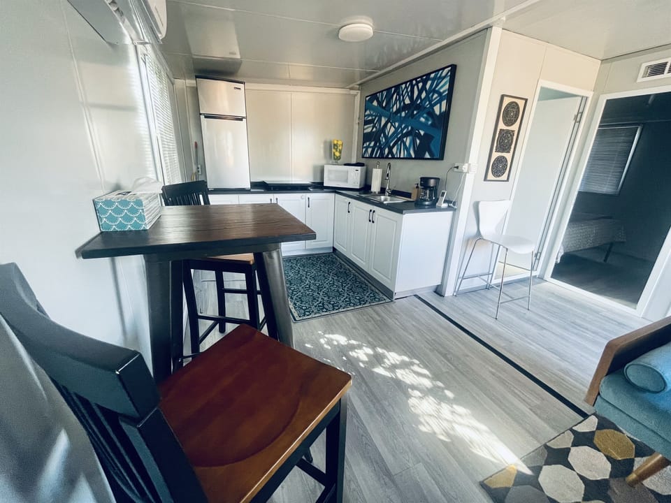 Kitchen/Dining Area