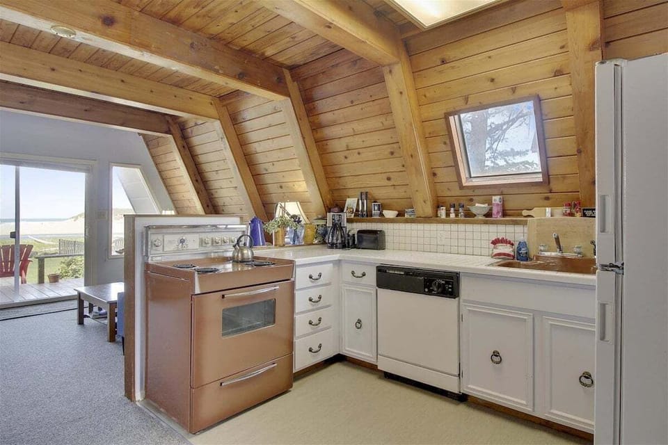 Kitchen at Ecola Haven