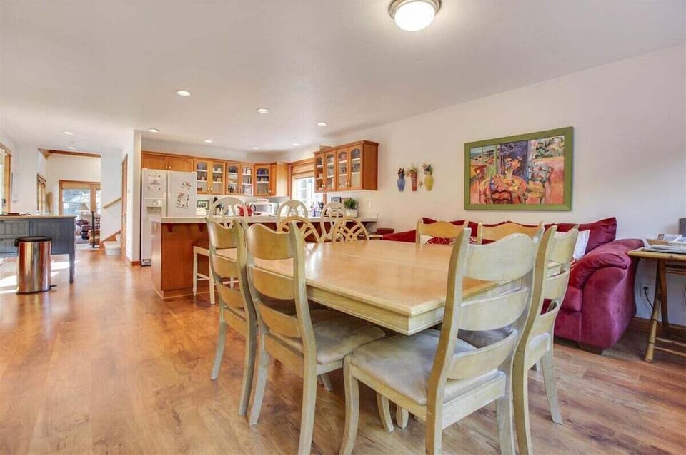 Dining Area at Saltwater Snug