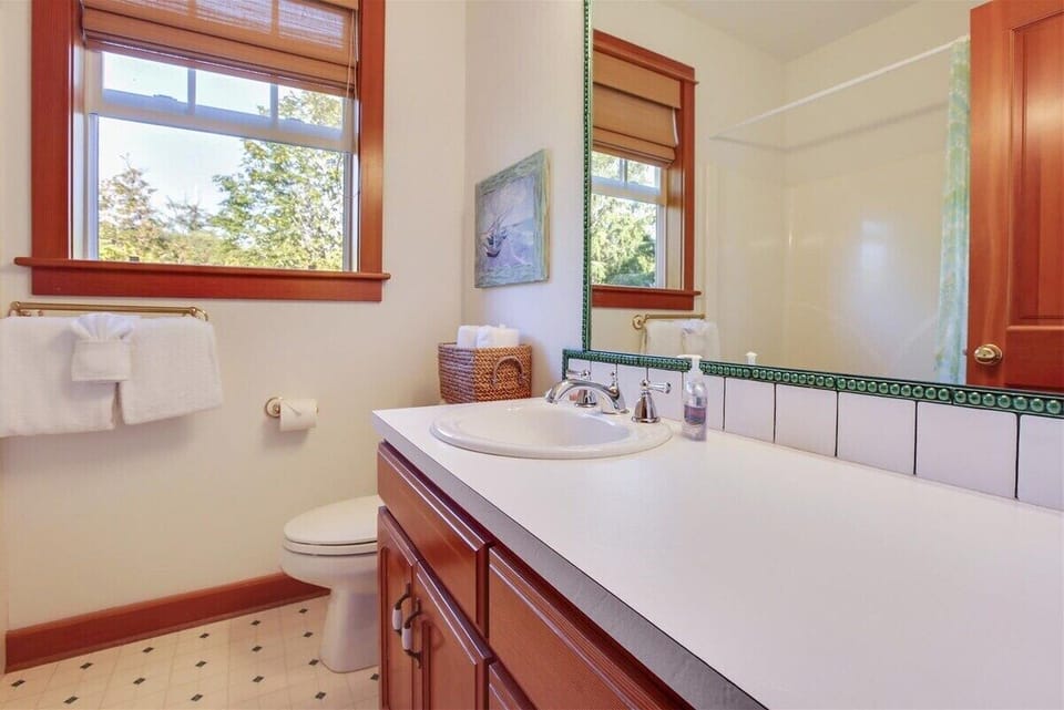 Upstairs Bathroom at Saltwater Snug