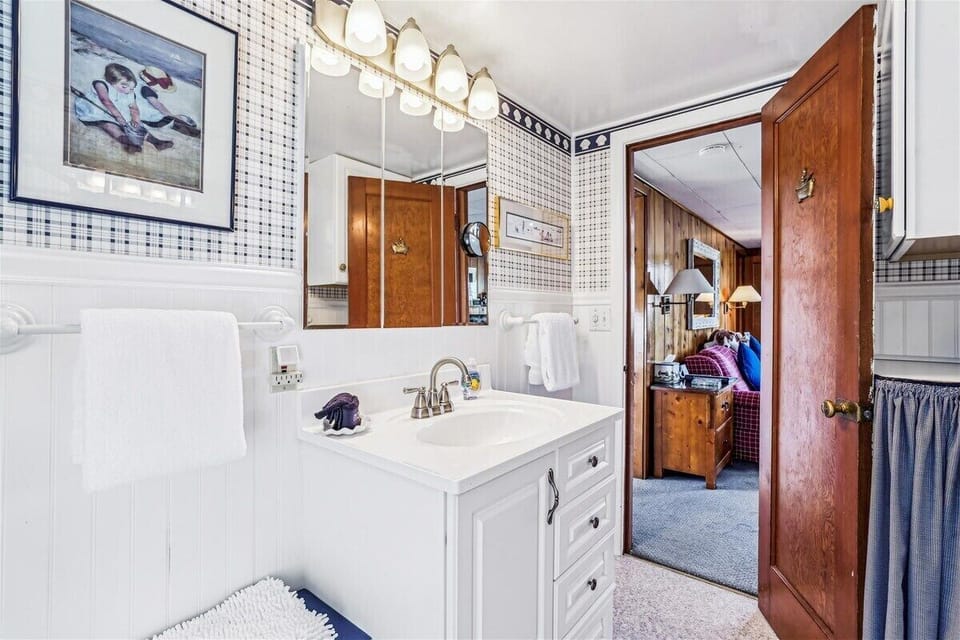 Bathroom at Sandpiper Cottage