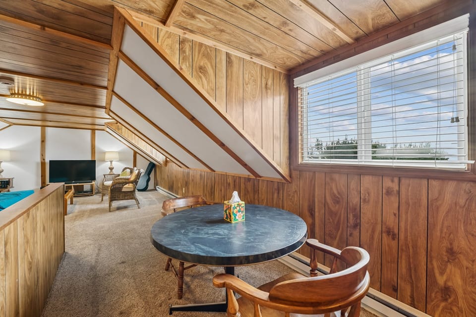 Upstairs Bonus Room at Shutterbug