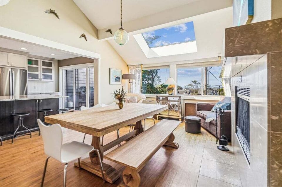 Dining Area at Gulls Nest