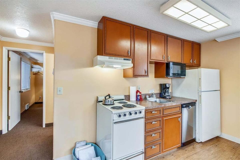 Kitchenette at Sandcastle 601