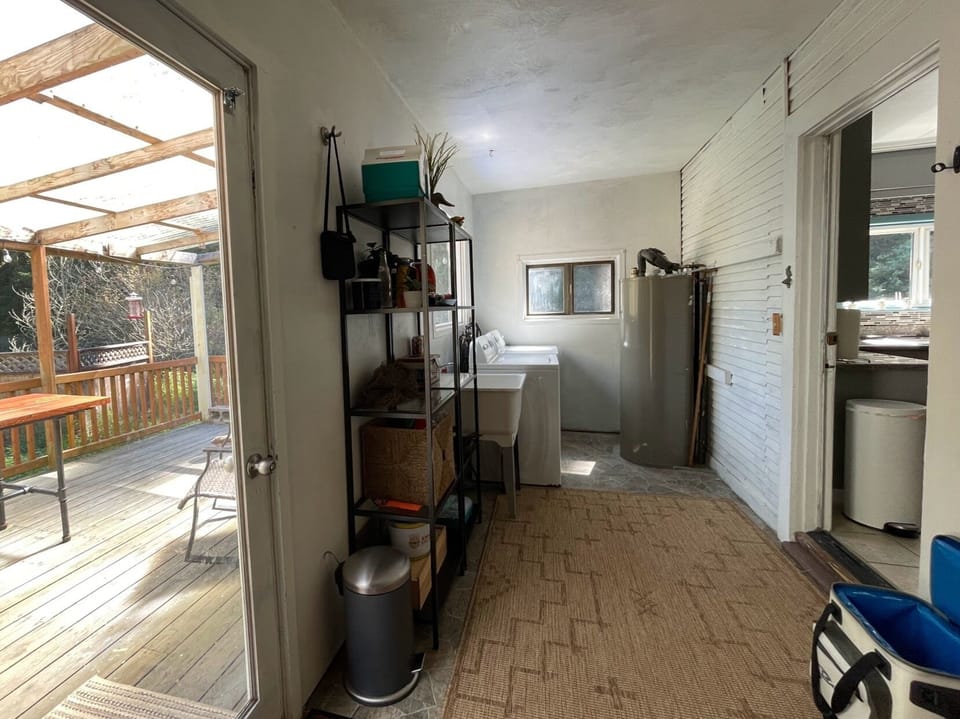 Back mud-room/laundry room
