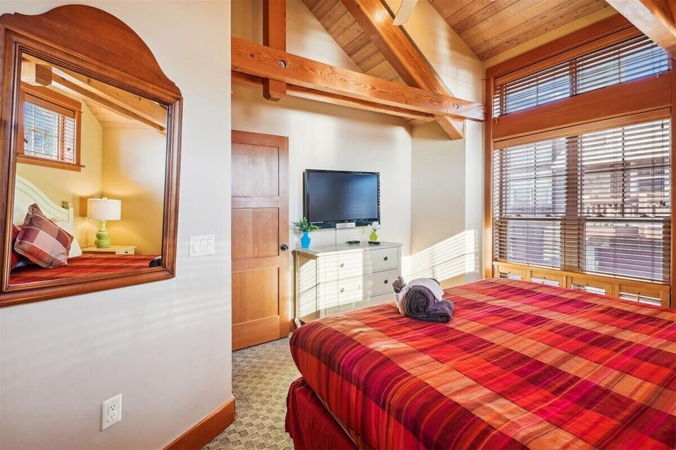 King Bedroom at The Lodges B2
