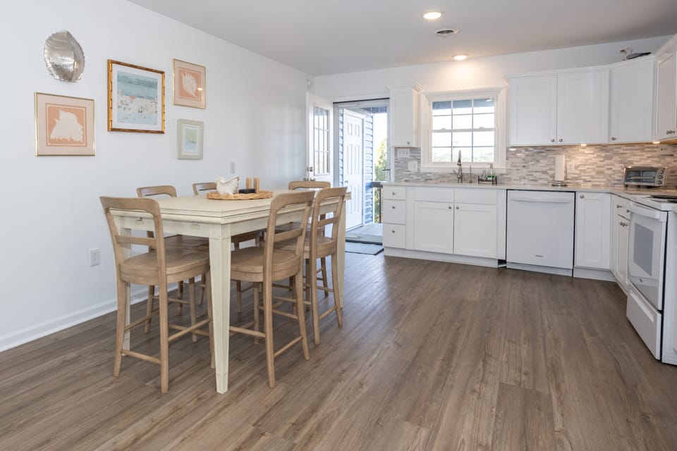 Dining Table extends to seat 10