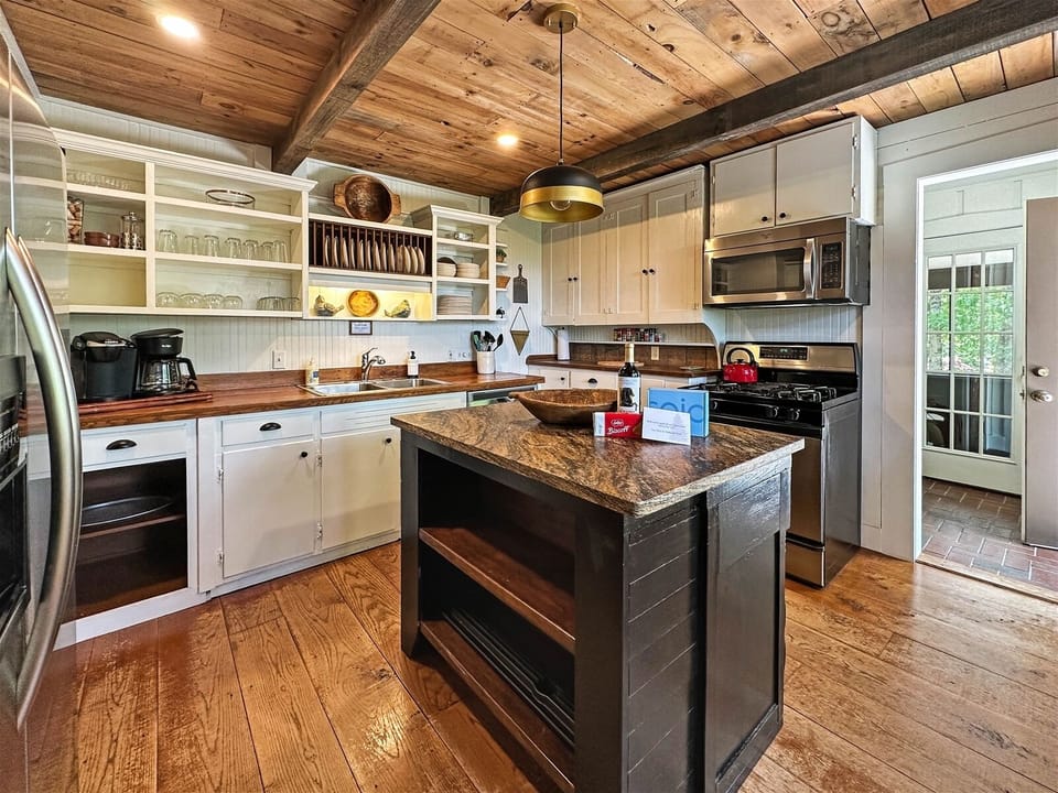 Kitchen, Main Level