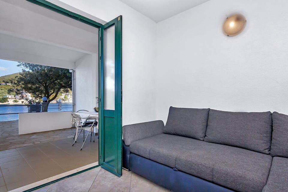 Apartment and Rooms Nikola (38301-A8) - Zastrazisce - island Hvar Apartment in Split-Dalmatia County