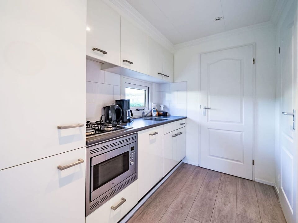 Cabinetry, Countertop, Kitchen Appliance, Home Appliance, Kitchen Stove, Wood, Kitchen, Major Appliance, Stove, Cooktop