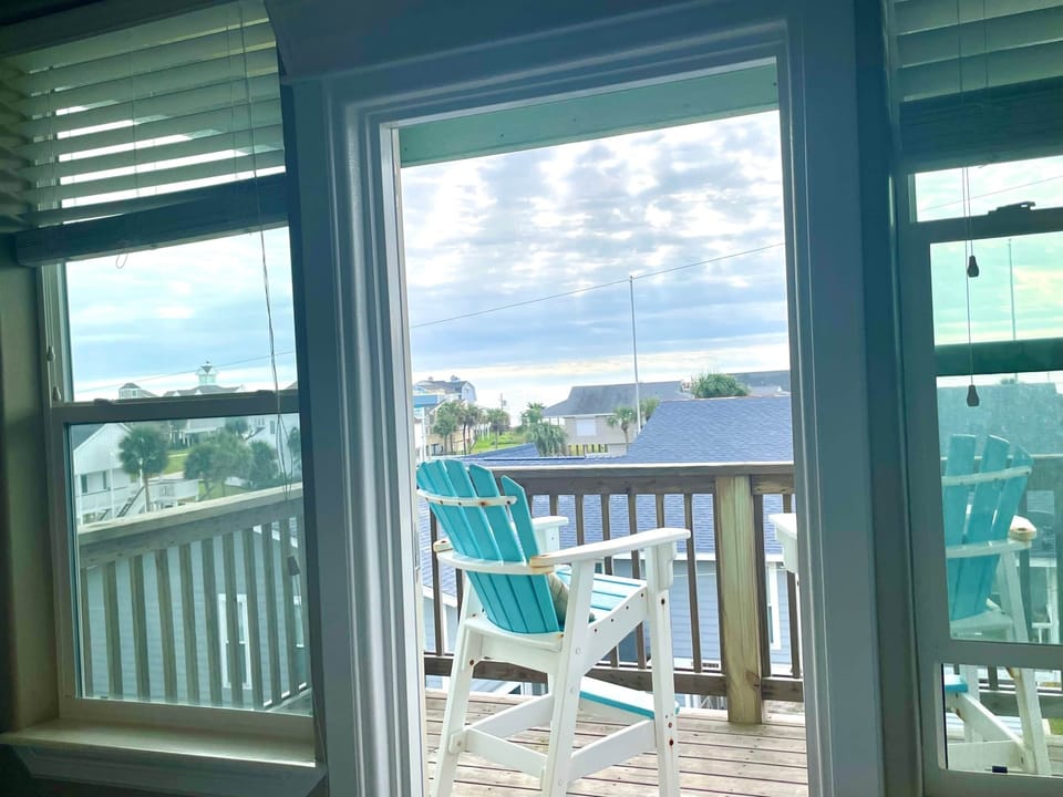 The deck off the Master is our favorite spot. This view! The Gulf breeze! Relax! (2)