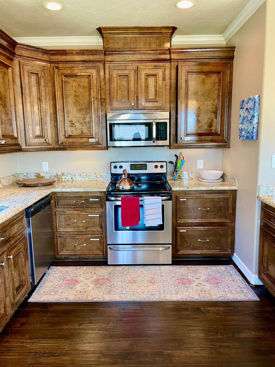New microwave, stove, oven, and many other small appliances ready for your feast