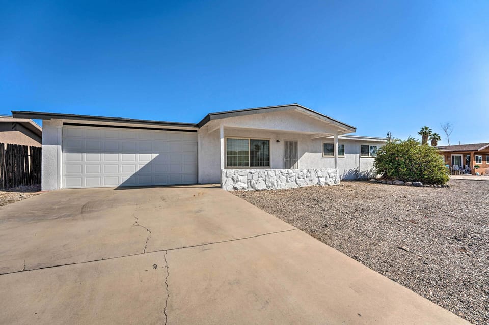 Parking | Paved Driveway (2 Vehicles) | Gravel Driveway (2 Vehicles)