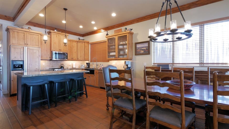 Kitchen/ Dining