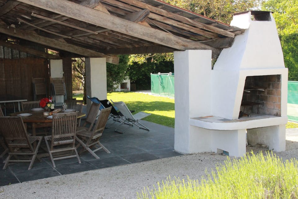 Dining under cover and overlooking the pool/