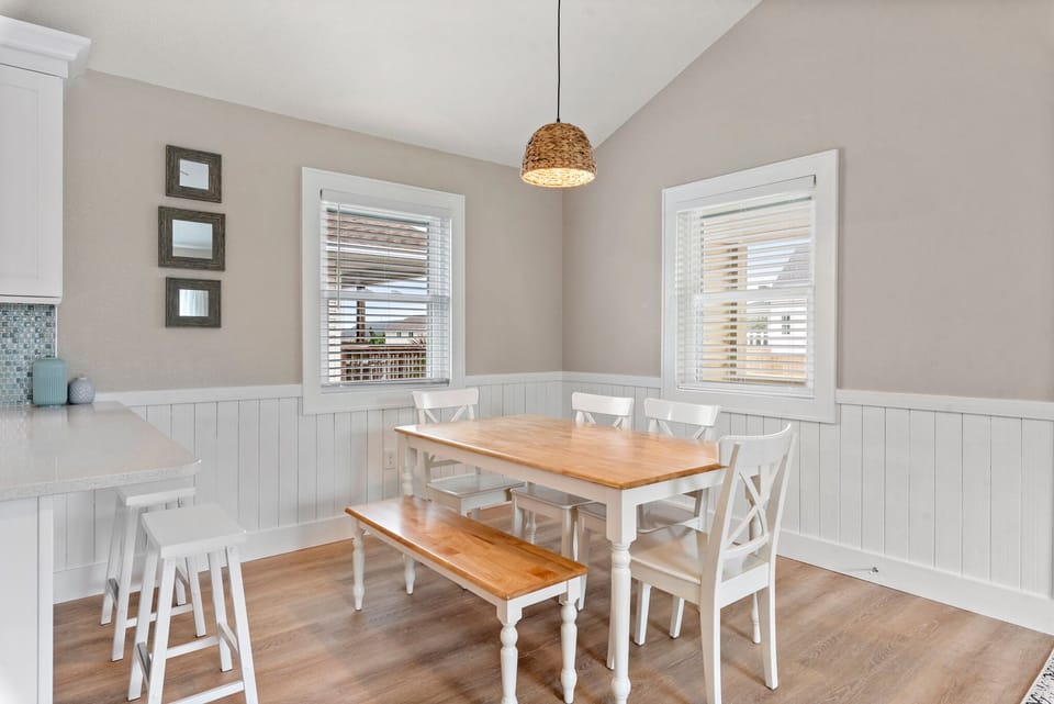 KDN9600: Wright On Time | Dining Area