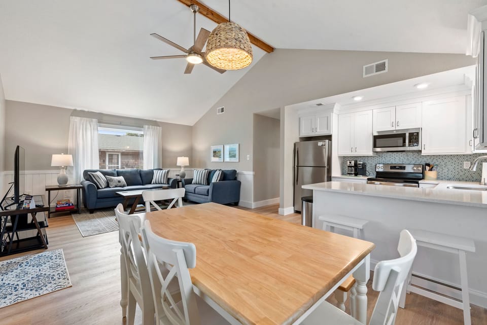 KDN9600: Wright On Time | Dining Area