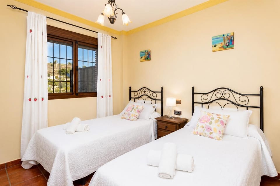 Twin bedroom