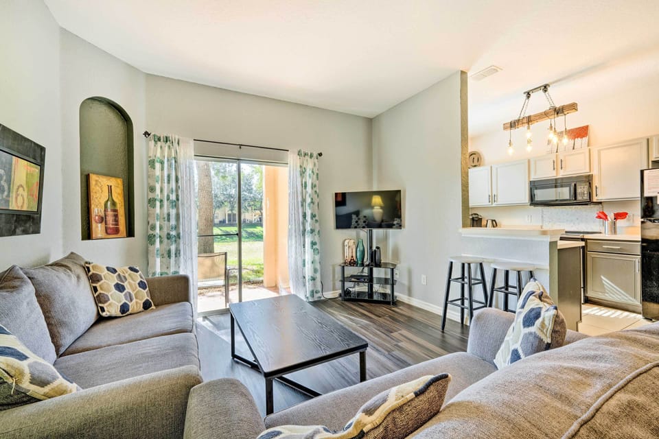 Living Room | Free WiFi | Central Heating & A/C | 1st Floor