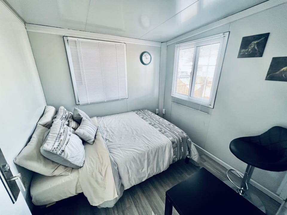 Full Bedroom