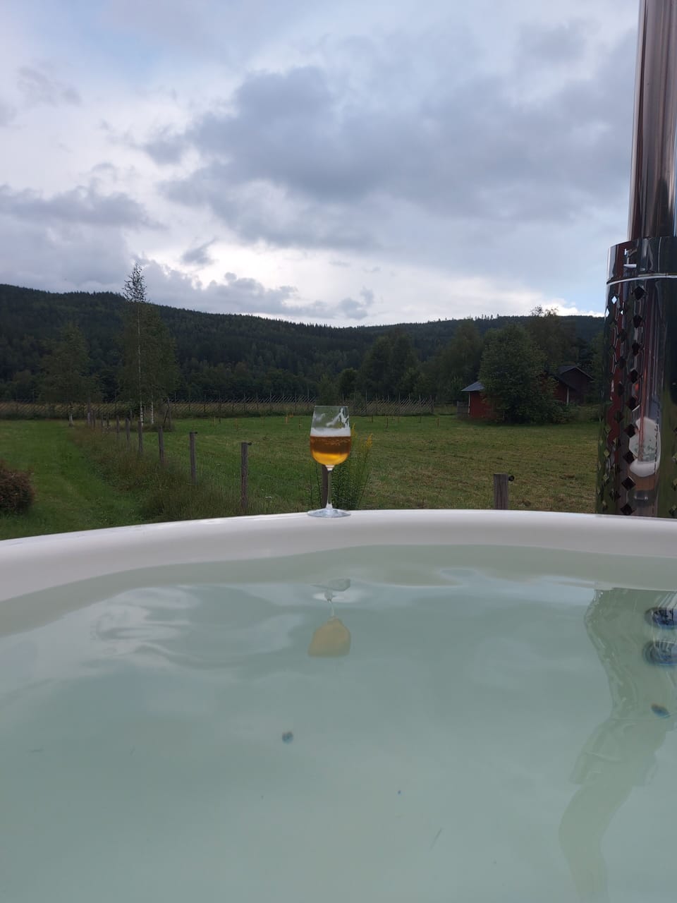 Outdoor spa tub