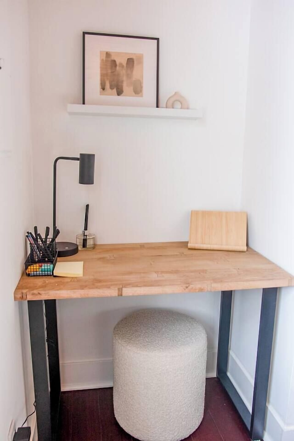 Work space - Queen Bedroom
