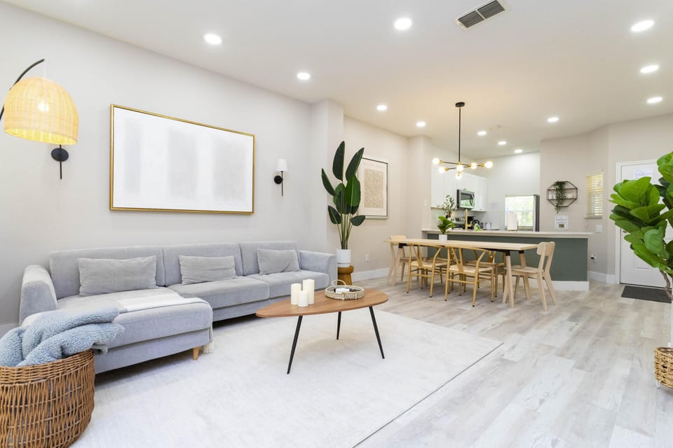 Living Room + Smart TV