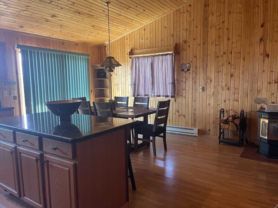 Dining table/island