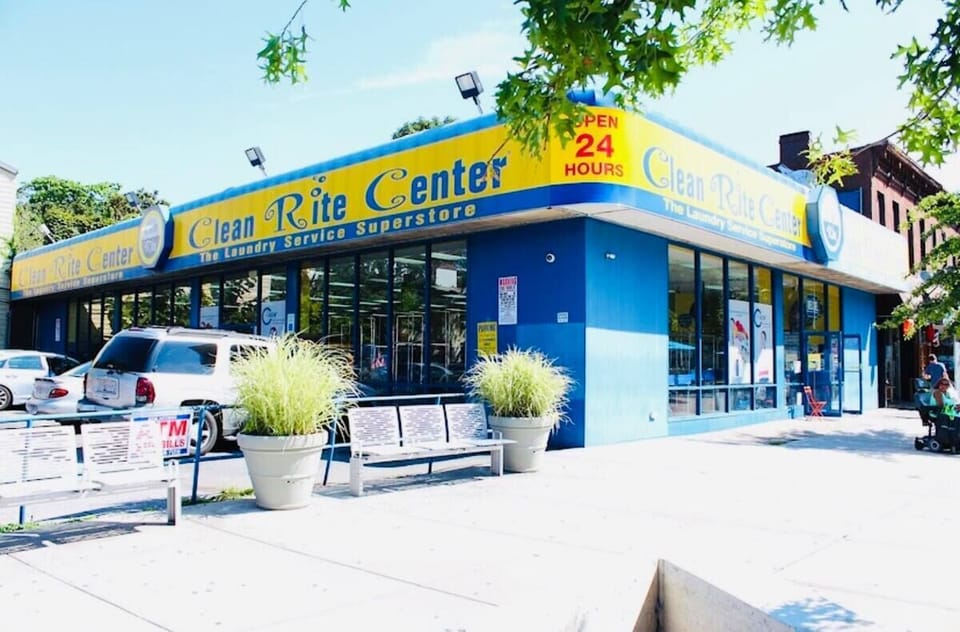 For all laundry needs, we have a 24hr laundry service two blocks from the flat