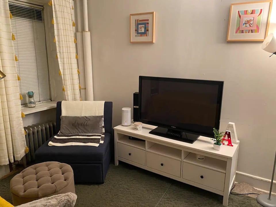 Cable TV and sitting area
