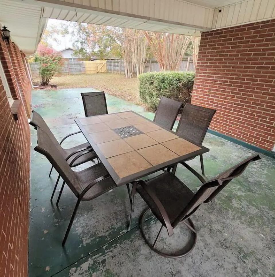 Outdoor dining