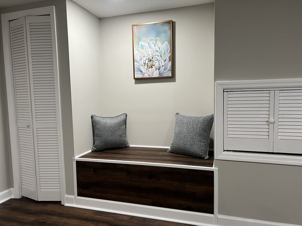 Seat bench to read a book or get work done.