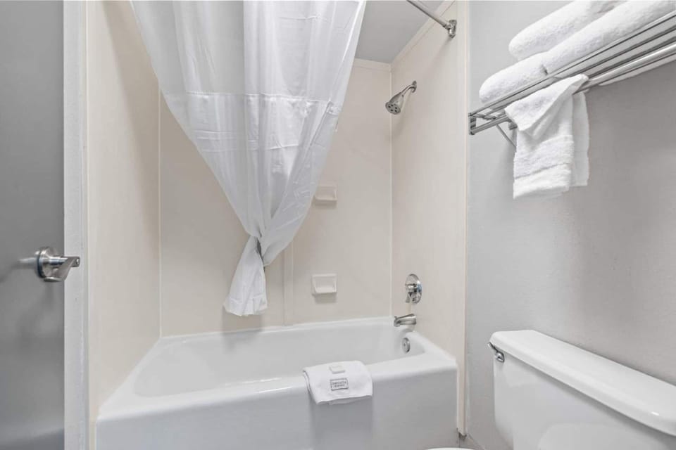 Get ready smoothly with clean surfaces and extra towel storage.