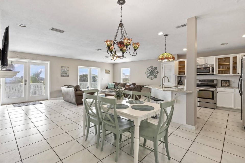Second Floor Kitchen, Dining Room & Living Space