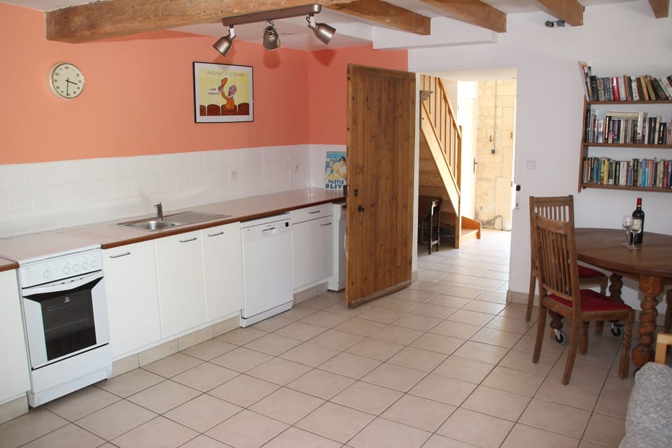 L'Ecurie's kitchen-diner is well equipped