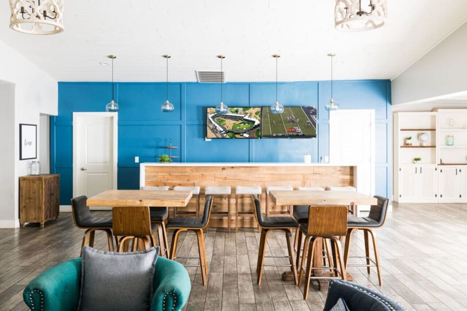 Game Day Ready | Bar Seating & Big Screen TVs